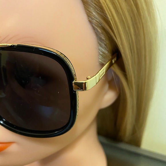 First Class Black & Gold Frames - Picture 5 of 5